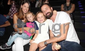 ΦΩΤΟ star.gr: Ο Γιώργος Λιανός με την οικογένειά του στο θέατρο!