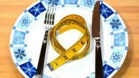 Όσοι τρώνε με αργό ρυθμό και αποφεύγουν να φάνε δύο ώρες προτού κοιμηθούν, χάνουν εύκολα κιλά