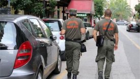 Ο δήμος Αθηναίων επιστρέφει τις πινακίδες των οχημάτων