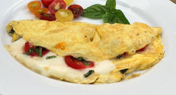 caprese-omelete