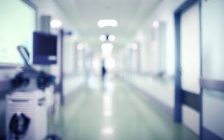 χρήματα-μέχρι-και-παπούτσια-μέσα-από-νοσοκομείο.jpg
