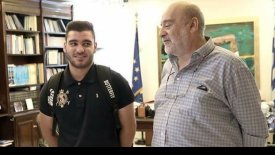 vasileiadis_me_fanela_sgourou_1.jpgitokzc8qtQtW