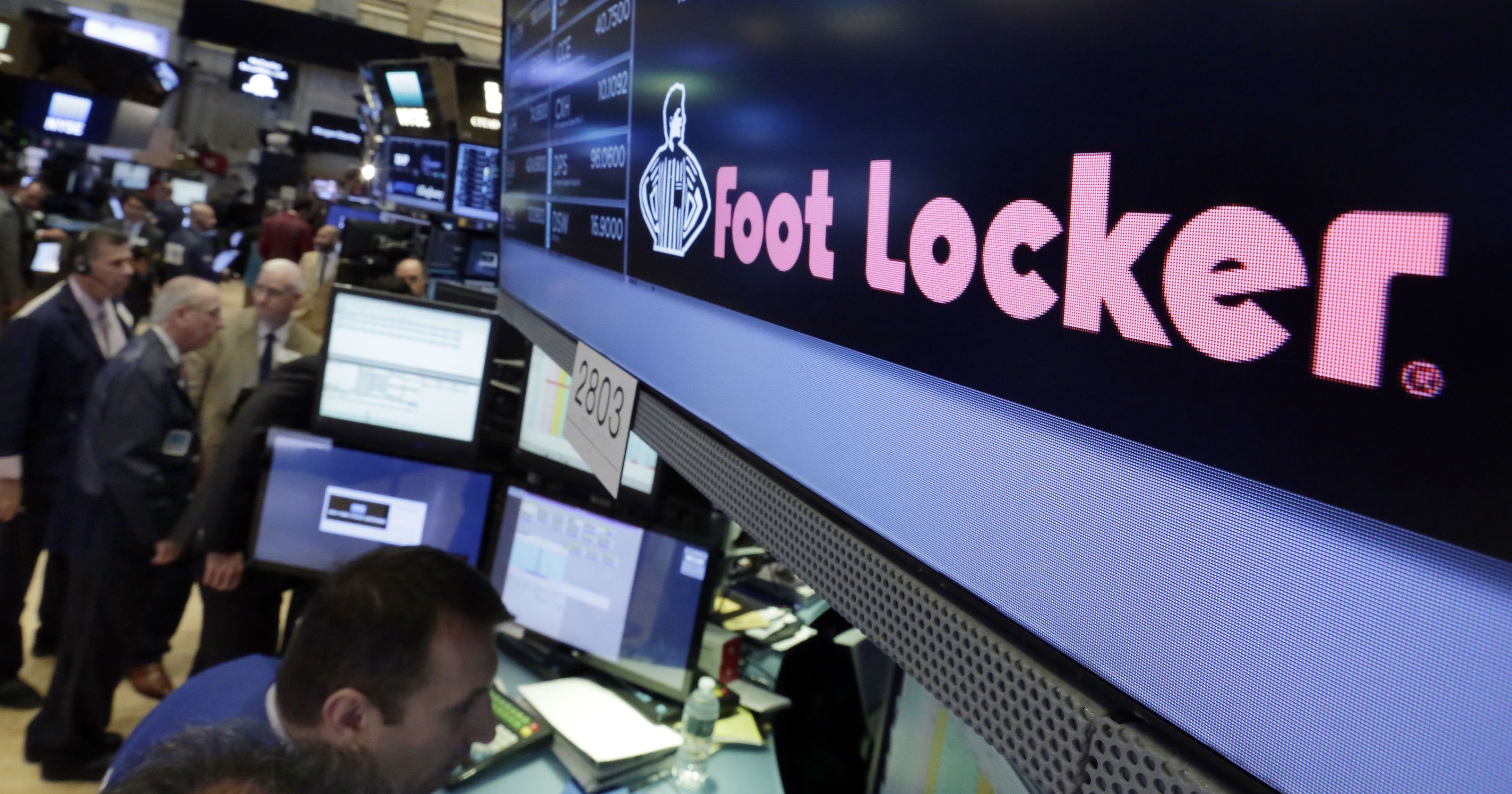 636386483152481050-AP-EARNS-FOOT-LOCKER-93134537