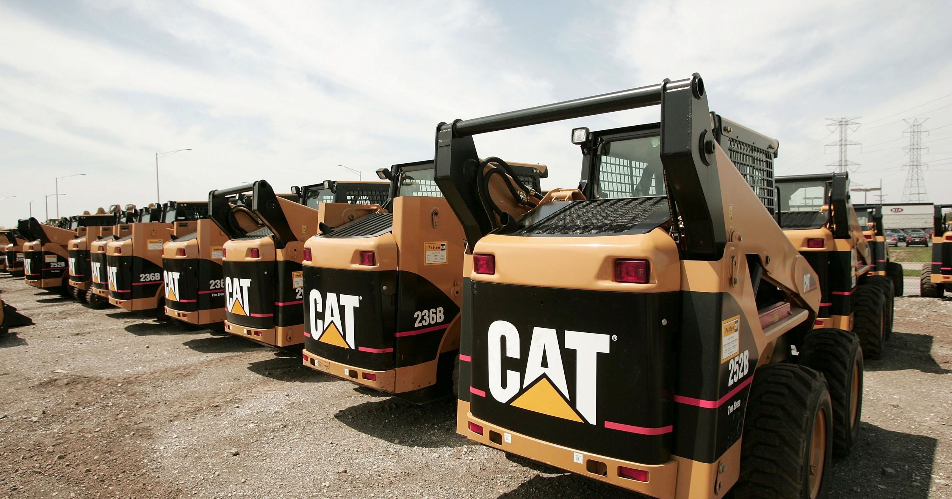 635786842557461955-CATERPILLAR