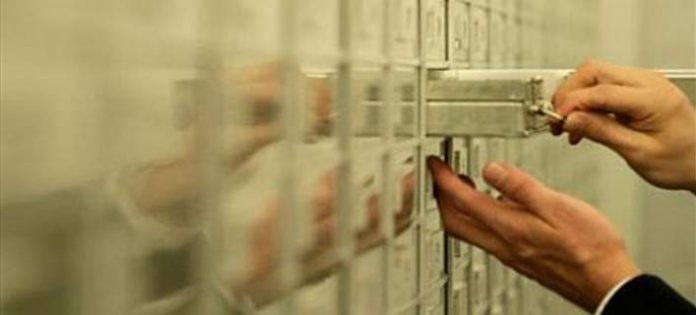 τραπεζα-696x315