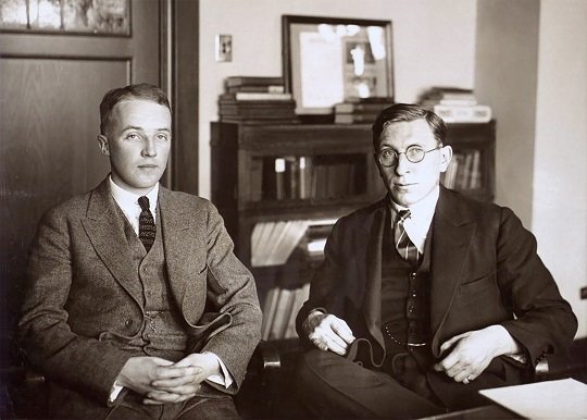 1921-Frederick-Banting-and-Charles-Best-at-the-University-of-Toronto.jpg