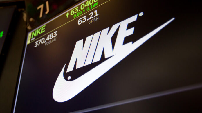 MW-GG717_Nike_2_ZG_20180403165739