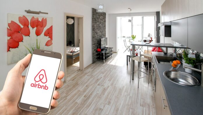 airbnb-gfc775d8a0_1920