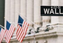 Οι τεχνολογικές ανησυχίες έφεραν σε θέση πρωταγωνιστή τον Dow Jones