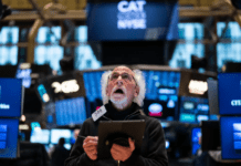 Βαριές απώλειες στη Wall Street: Έχασε 950 μονάδες ο Dow, κοντά στο -2% ο Nasdaq