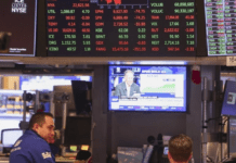 Απώλειες άνω του 1% για Nasdaq – Έχασε τις 53.000 μονάδες ο Dow Jones